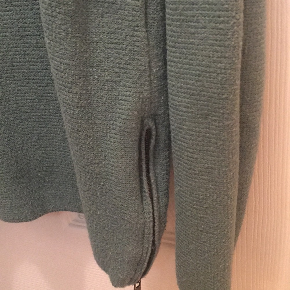 Sweater - Picture 3 of 3